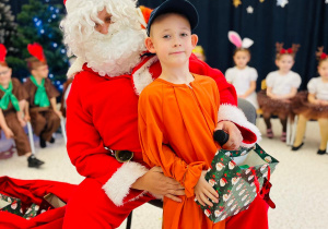 "Świąteczne zamieszanie" - uroczystość choinkowa w gr. XI