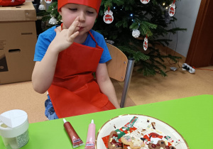 "Święta tuż, tuż..."- czyli wspólne piernikowanie w grupie XII