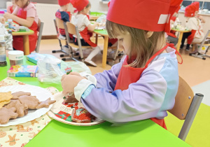 "Święta tuż, tuż..."- czyli wspólne piernikowanie w grupie XII