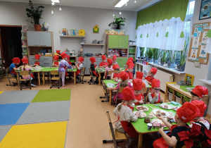 "Święta tuż, tuż..."- czyli wspólne piernikowanie w grupie XII