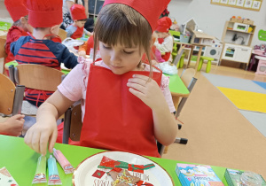 "Święta tuż, tuż..."- czyli wspólne piernikowanie w grupie XII