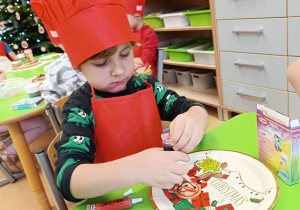 "Święta tuż, tuż..."- czyli wspólne piernikowanie w grupie XII