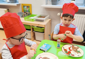 "Święta tuż, tuż..."- czyli wspólne piernikowanie w grupie XII