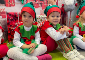 „Choinka Krasnoludków..." - Uroczystość Choinkowa w grupie IX