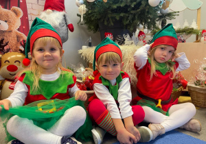 „Choinka Krasnoludków..." - Uroczystość Choinkowa w grupie IX