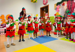 „Choinka Krasnoludków..." - Uroczystość Choinkowa w grupie IX