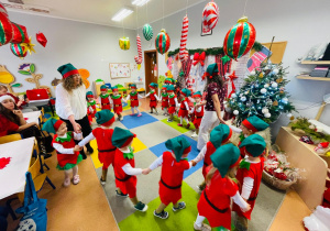 „Choinka Krasnoludków..." - Uroczystość Choinkowa w grupie IX