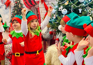 „Choinka Krasnoludków..." - Uroczystość Choinkowa w grupie IX