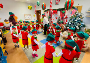 „Choinka Krasnoludków..." - Uroczystość Choinkowa w grupie IX
