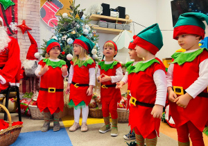 „Choinka Krasnoludków..." - Uroczystość Choinkowa w grupie IX