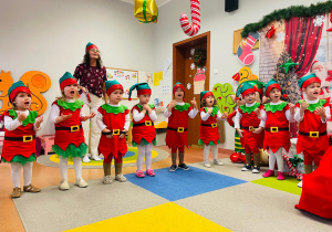 „Choinka Krasnoludków..." - Uroczystość Choinkowa w grupie IX
