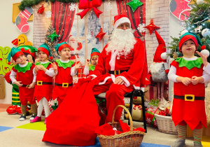 „Choinka Krasnoludków..." - Uroczystość Choinkowa w grupie IX