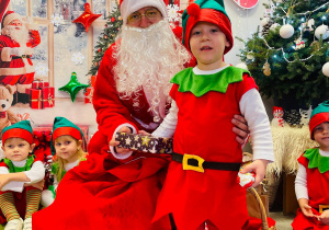 „Choinka Krasnoludków..." - Uroczystość Choinkowa w grupie IX