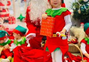 „Choinka Krasnoludków..." - Uroczystość Choinkowa w grupie IX