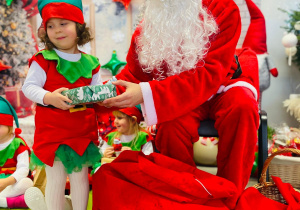 „Choinka Krasnoludków..." - Uroczystość Choinkowa w grupie IX