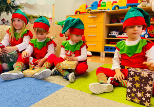 „Choinka Krasnoludków..." - Uroczystość Choinkowa w grupie IX