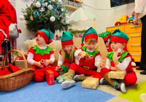 „Choinka Krasnoludków..." - Uroczystość Choinkowa w grupie IX