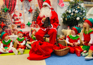 „Choinka Krasnoludków..." - Uroczystość Choinkowa w grupie IX