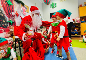 „Choinka Krasnoludków..." - Uroczystość Choinkowa w grupie IX