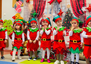 „Choinka Krasnoludków..." - Uroczystość Choinkowa w grupie IX