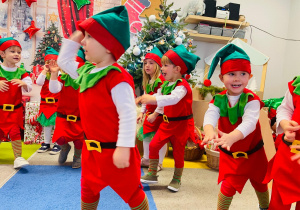 „Choinka Krasnoludków..." - Uroczystość Choinkowa w grupie IX