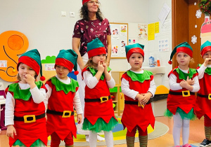 „Choinka Krasnoludków..." - Uroczystość Choinkowa w grupie IX