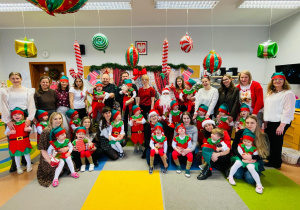 „Choinka Krasnoludków..." - Uroczystość Choinkowa w grupie IX