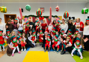 „Choinka Krasnoludków..." - Uroczystość Choinkowa w grupie IX