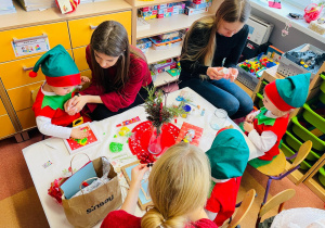 „Choinka Krasnoludków..." - Uroczystość Choinkowa w grupie IX