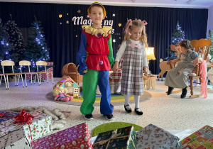 „Gwiazdkowy prezent” – uroczystość bożonarodzeniowa w gr. XII