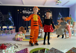 „Gwiazdkowy prezent” – uroczystość bożonarodzeniowa w gr. XII