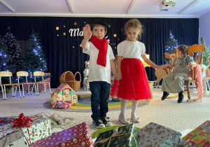 „Gwiazdkowy prezent” – uroczystość bożonarodzeniowa w gr. XII