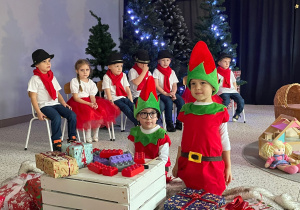„Gwiazdkowy prezent” – uroczystość bożonarodzeniowa w gr. XII