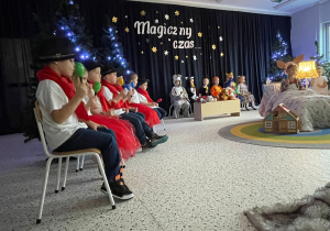 „Gwiazdkowy prezent” – uroczystość bożonarodzeniowa w gr. XII