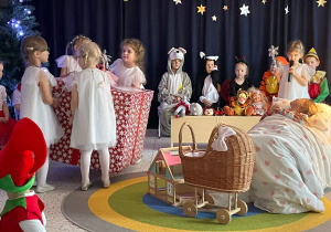 „Gwiazdkowy prezent” – uroczystość bożonarodzeniowa w gr. XII