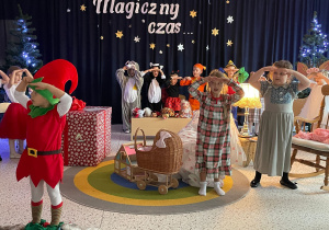 „Gwiazdkowy prezent” – uroczystość bożonarodzeniowa w gr. XII