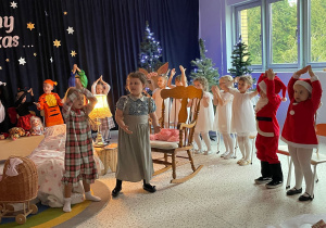 „Gwiazdkowy prezent” – uroczystość bożonarodzeniowa w gr. XII