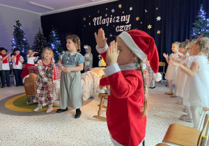 „Gwiazdkowy prezent” – uroczystość bożonarodzeniowa w gr. XII