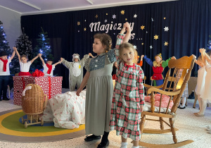 „Gwiazdkowy prezent” – uroczystość bożonarodzeniowa w gr. XII