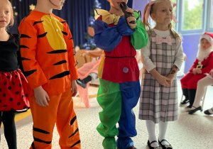 „Gwiazdkowy prezent” – uroczystość bożonarodzeniowa w gr. XII