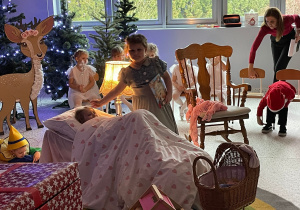 „Gwiazdkowy prezent” – uroczystość bożonarodzeniowa w gr. XII