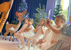 „Gwiazdkowy prezent” – uroczystość bożonarodzeniowa w gr. XII