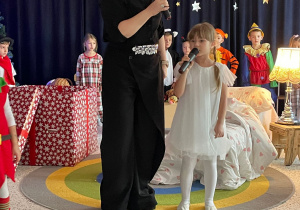 „Gwiazdkowy prezent” – uroczystość bożonarodzeniowa w gr. XII