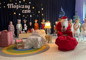 „Gwiazdkowy prezent” – uroczystość bożonarodzeniowa w gr. XII