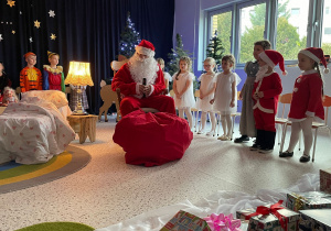 „Gwiazdkowy prezent” – uroczystość bożonarodzeniowa w gr. XII