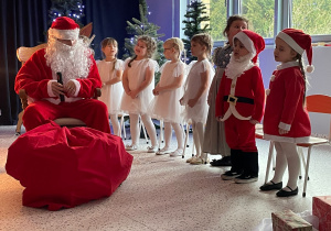 „Gwiazdkowy prezent” – uroczystość bożonarodzeniowa w gr. XII