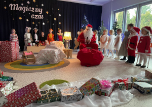 „Gwiazdkowy prezent” – uroczystość bożonarodzeniowa w gr. XII