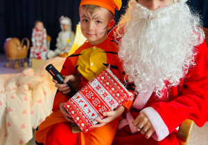 „Gwiazdkowy prezent” – uroczystość bożonarodzeniowa w gr. XII