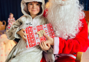 „Gwiazdkowy prezent” – uroczystość bożonarodzeniowa w gr. XII