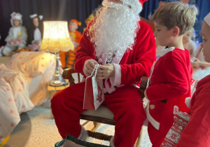 „Gwiazdkowy prezent” – uroczystość bożonarodzeniowa w gr. XII